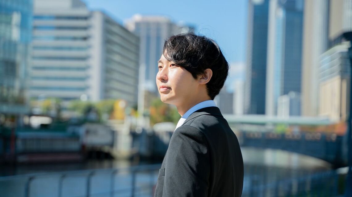 不登校やひきこもりを経験したあと、自分の意志で社会に踏み出す決断をし、自分の力で生活している人たちがたくさんいます。その人たちに行動を促したものは何だったのでしょう(写真:tabiphoto/PIXTA)