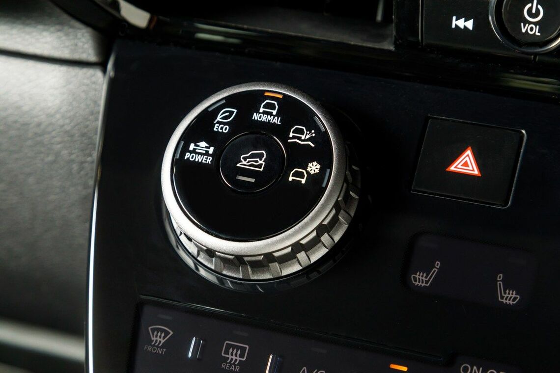「デリカD:5」などと通ずるドライブセレクター（写真：三菱自動車工業）