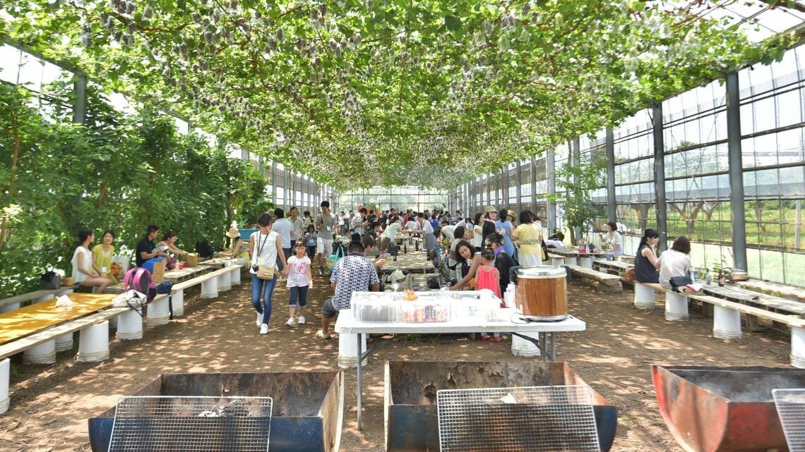 開放感抜群のバーベキュー会場。イベントをきっかけにさまざまな交流が生まれている（写真：みやじ豚）