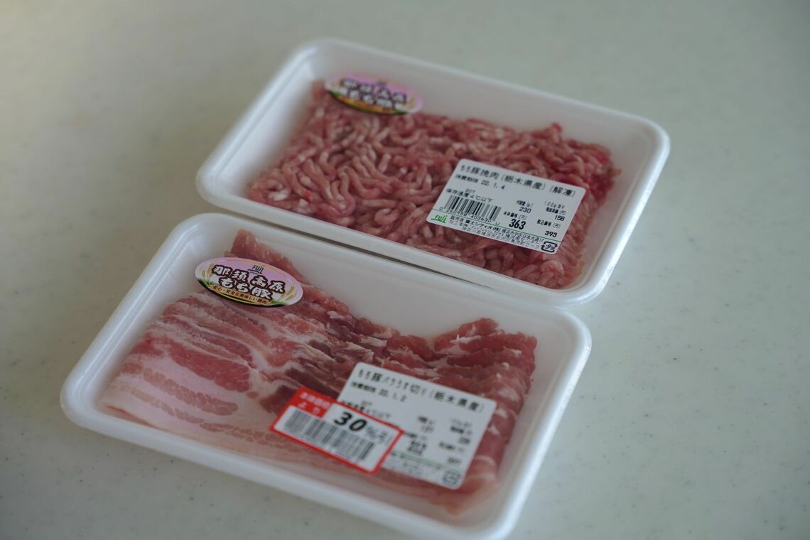 ひき肉の色が赤い＝脂が少ないのでさっぱり味になります