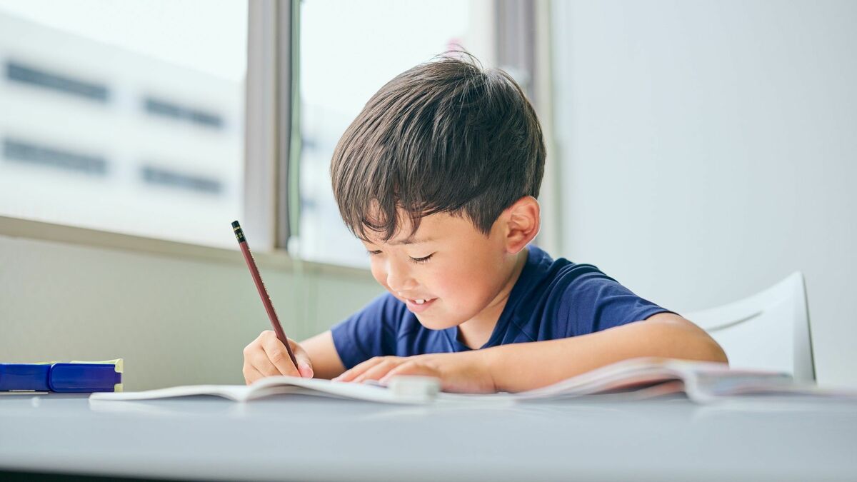 宿題がサクサク進む子の親がやっている役割3つ ｢消しゴム係､ヨイショ係､生徒係｣とは何か？ | 子育て | 東洋経済オンライン