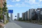 千里中央方面を振り返る。新御堂筋の両側に