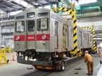 トレーラーの上に吊り下げられた車体