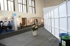 本来ならブースがある場所に観葉植物が