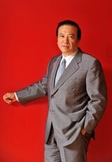 小川賢太郎（おがわ けんたろう）／1948年7月石川県で生まれる。68年東京大学入学。82年ゼンショー設立。昨今のサラリーマンには手厳しい。「上司に気に入られたい、同期を出し抜きたい。精神的に荒廃している。これじゃ、会社は衰退する」。目指すのはトヨタである。「かつて『GMがアメリカ』と言われたように、トヨタが日本だし日本文化。ゼンショーは“食べれる”トヨタになりたい」（撮影：梅谷秀司）