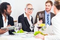 ｢飲み会の遅刻｣､米国では最悪のマナー違反 ｢ちょっと仕事が長引いて｣は通用しない