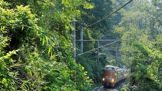 倒木による運休防ぐ､JR西日本｢集中伐採｣に密着