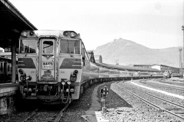 SLから電車特急まで｢北の大動脈｣函館本線の記憶 ディーゼル機関車重連