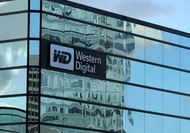 Japan government says Toshiba and Western Digital need to get along