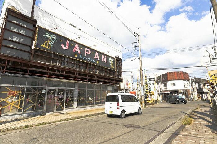 武州長瀬駅近くにある“廃”キャバレー