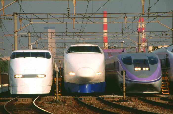 大井車両基地に並んだ300系・100系・WIN350