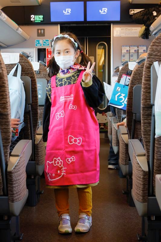 子ども用の車内販売員エプロンとスカーフも