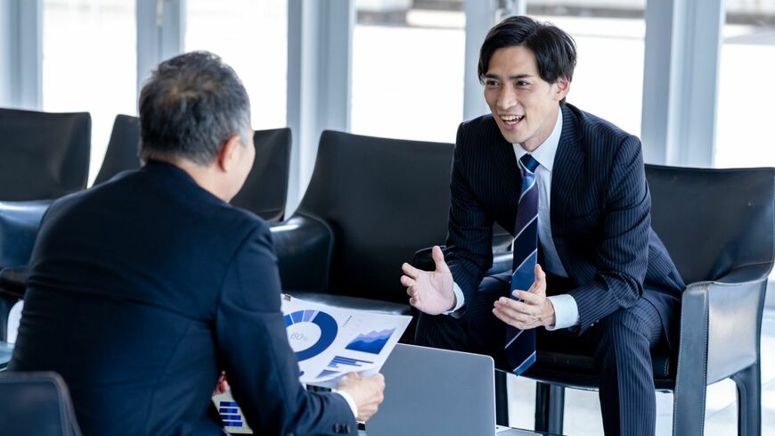 ビジネスの現場において、すぐに使える敬語の使い方をご紹介します（写真：ふじよ／PIXTA）この記事の画像を見る(◯枚)
