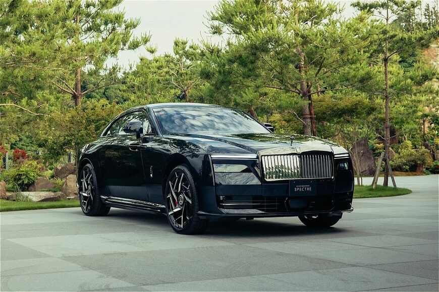 ロールス・ロイス「ブラック・バッジ・スペクター」（写真：ロールス・ロイス・モーター・カーズ）