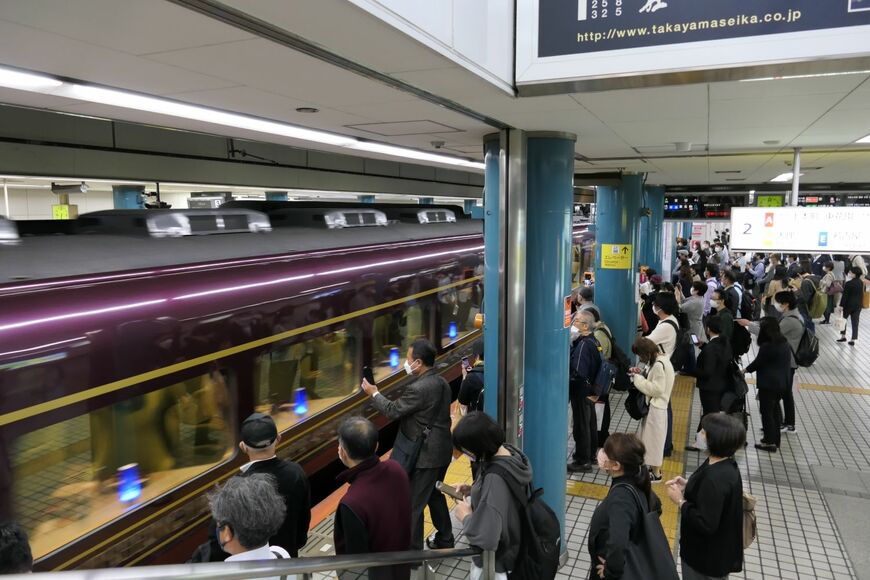 大阪難波駅のあをによし