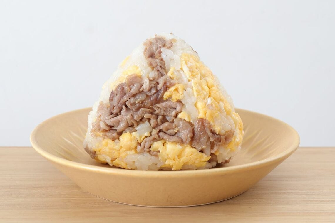 他人丼風おにぎり（豚肉と卵）