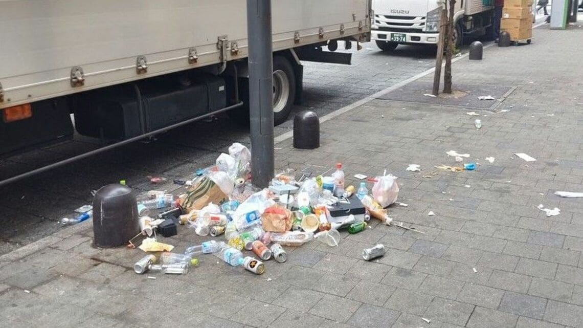 街に落ちているごみ（筆者撮影）