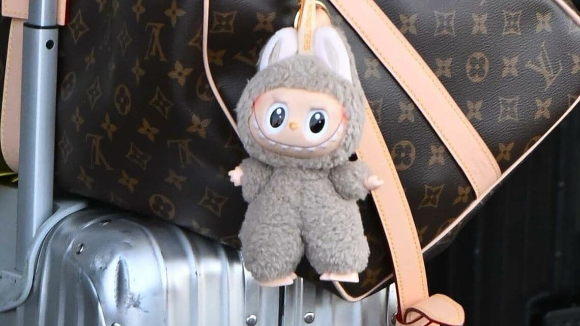 ラブブのぬいぐるみ