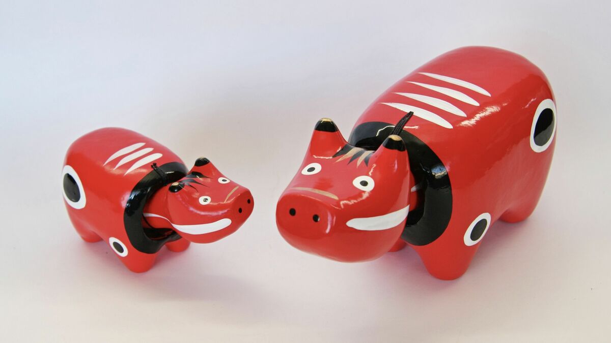 ヘドバンする衝撃の｢赤べこ｣一体なぜ誕生したか ｢ヘッドホンべこ｣で