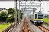 東武の線路は直線が多い。栗橋駅を出てからも直線を北へ走り抜ける（撮影：鼠入昌史）