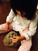 動物全般が苦手だった長女も、ガルーには夢中だった（写真提供：ゲンさん）