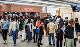オープン日は学生や一般客で長い行列ができた（写真：サザコーヒーホールディングス）