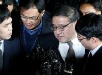 韓国検察､前大統領府高官の身柄を拘束 財団への寄付強要の疑い