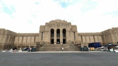 神宮外苑｢国会議事堂｣によく似た建物の正体 聖徳記念絵画館を360度