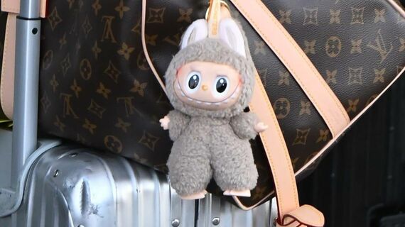 ラブブのぬいぐるみ