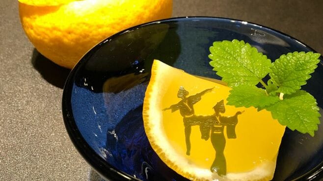 結納激減でも生き残り─老舗救った｢昆布切り絵｣