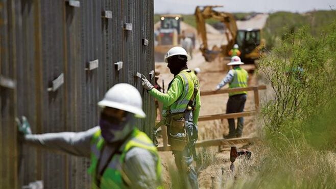 国境の壁が招く米政府の混乱