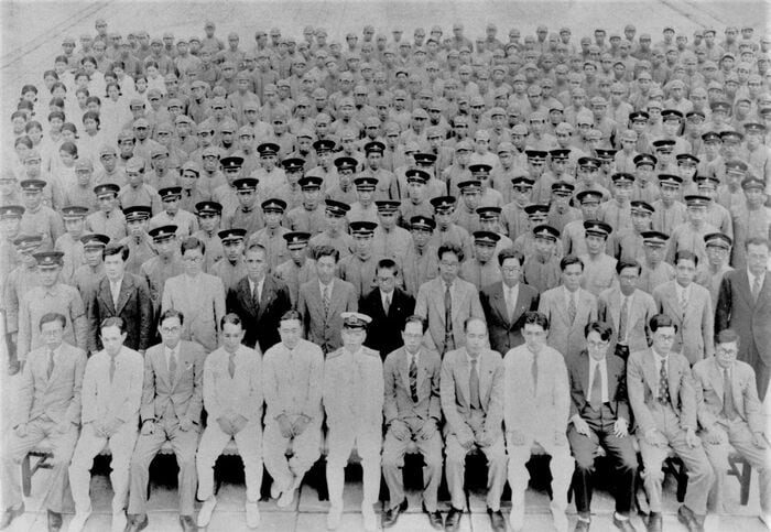 海軍空技廠飛行機研究係総員の記念写真。1940年8月