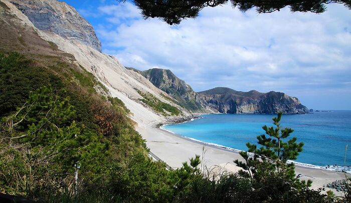 白い砂浜が続く海岸線