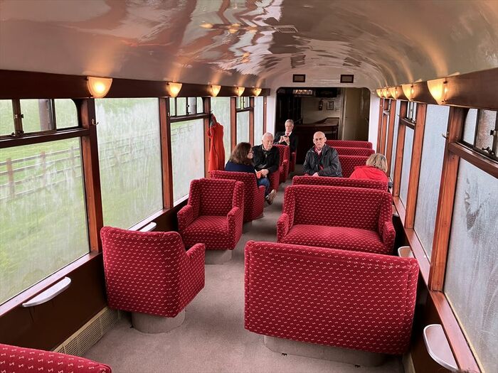 1947〜54年に優等列車に連結されていた。
