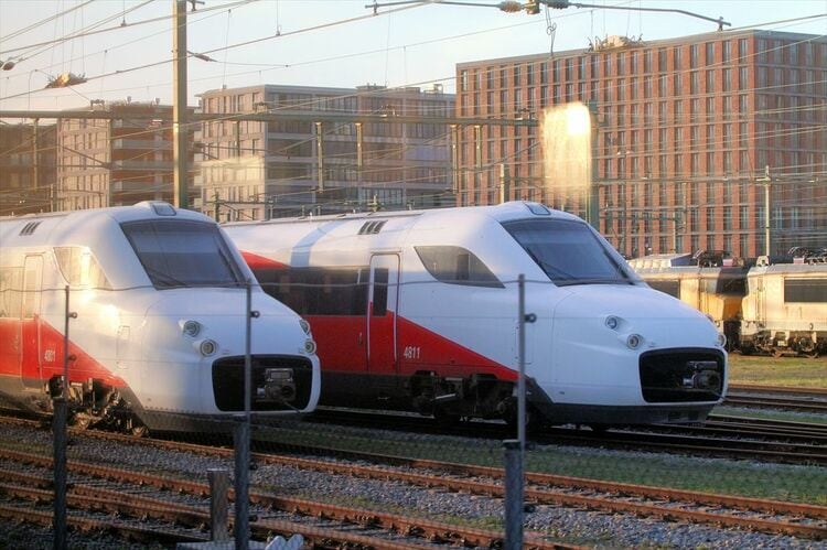 新作入荷低価オランダ国鉄 NS 1145機関車 PLAN W2客車 外国車輌