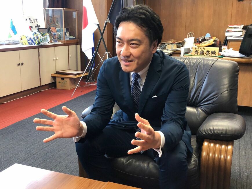 余市町長の齊藤啓輔氏は元外務官僚という経歴を持つ（筆者撮影）