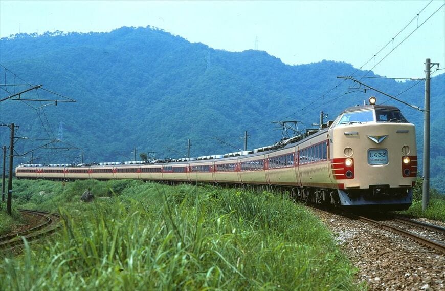 ＜国鉄時代＞食堂車を連結した堂々たる12両編成の「しらさぎ」（撮影：南正時）