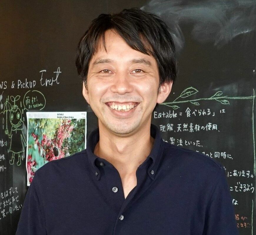 いちき・こういちろう／1979年静岡県熱海市生まれ。東京都立大学大学院理学研究科（物理学）修了後、IBMビジネスコンサルティングサービス（現日本IBM）に勤務。2007年熱海にUターンし、ゼロから地域づくりに取り組み始める。遊休農地再生のための活動「チーム里庭」、地域資源を活用した体験交流プログラムを集めた「熱海温泉玉手箱（オンたま）」を熱海市観光協会、熱海市と協働で開始、プロデュース。2011年民間まちづくり会社「machimori」を設立、2012年カフェ「CAFE RoCA」、2015年ゲストハウス「guest house MARUYA」を運営（東洋経済オンライン編集部撮影）