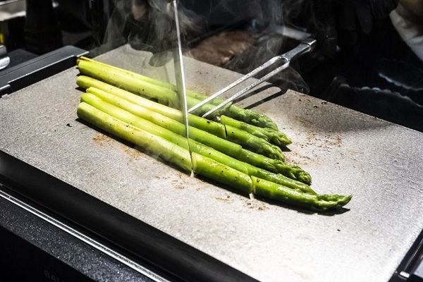 野菜は甘くジューシーに焼き上がる（撮影：今井康一）