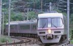 中央線を走る「リゾートエクスプレスゆう」
