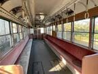 桜川公園の保存車両（702号）の車内。シートなどの