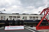 セレモニーを終え上田駅へ向けて出発する記念列車（記者撮影）