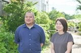 団地内にどんな人が住んでいるかわかっているから、子どもの足音や夜泣きもお互い様でいられる、と牧原さん夫妻（写真撮影／五味貴志）