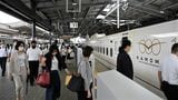 JR九州が武雄温泉駅で行った西九州新幹線「かもめ」と在来線「リレーかもめ」の乗り換えシミュレーション（記者撮影）