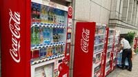 【限界の自販機】｢コカ･コーラ｣200円時代突入へ､今秋値上げで赤字自販機は2～3割に激増も。サントリーやダイドーも苦戦で、連携の動きは加速か