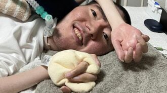 右手の指先だけで夢をかなえる 寝たきり系男子ウッディの日々