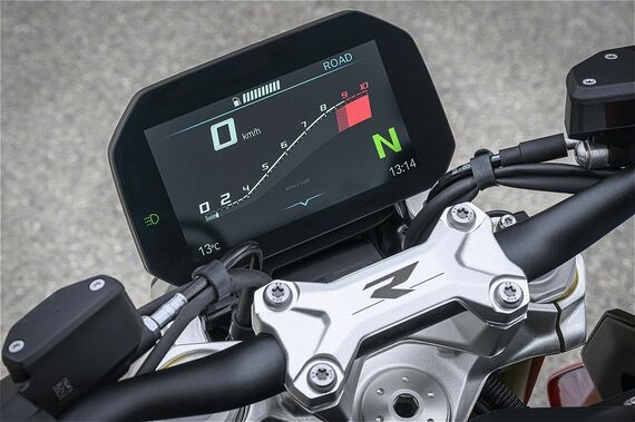 R1300GSでもお馴染みの6.5インチのフルカラーTFTディスプレイを標準装備