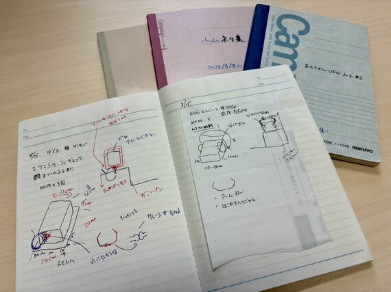 いつ、どこで、どんな景品を取ろうとしたか、なぜうまくいかなかったかを考察する研究ノート。「落語家のネタ帳のようなものです」と小山さん（写真：筆者撮影）