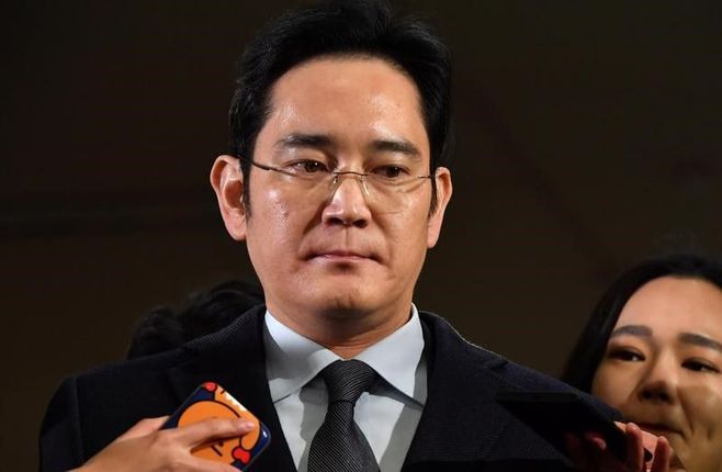 韓国検察､サムスン副会長に懲役12年を求刑