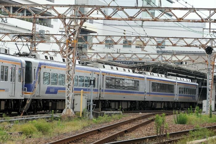 7100系の後ろが10000系